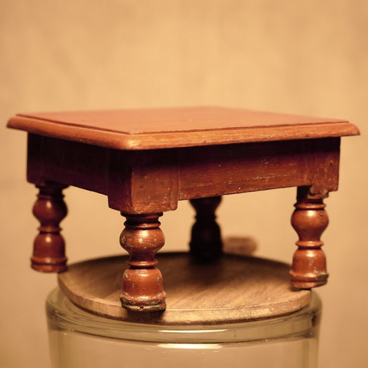 Mesa auxiliar rústica de madera torneada vintage