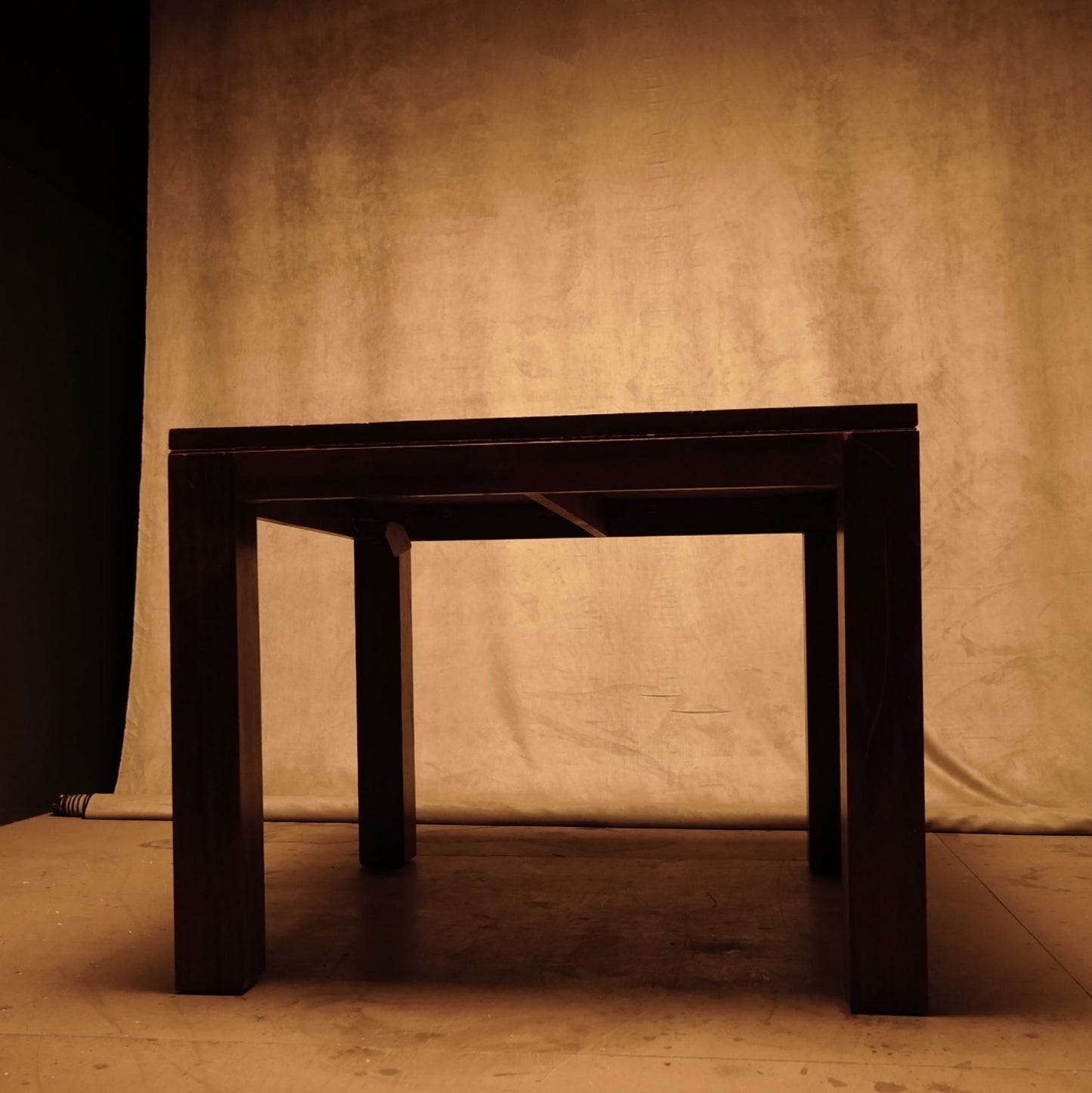 Mesa cuadrada de madera maciza marrón - Estilo minimalista rústico