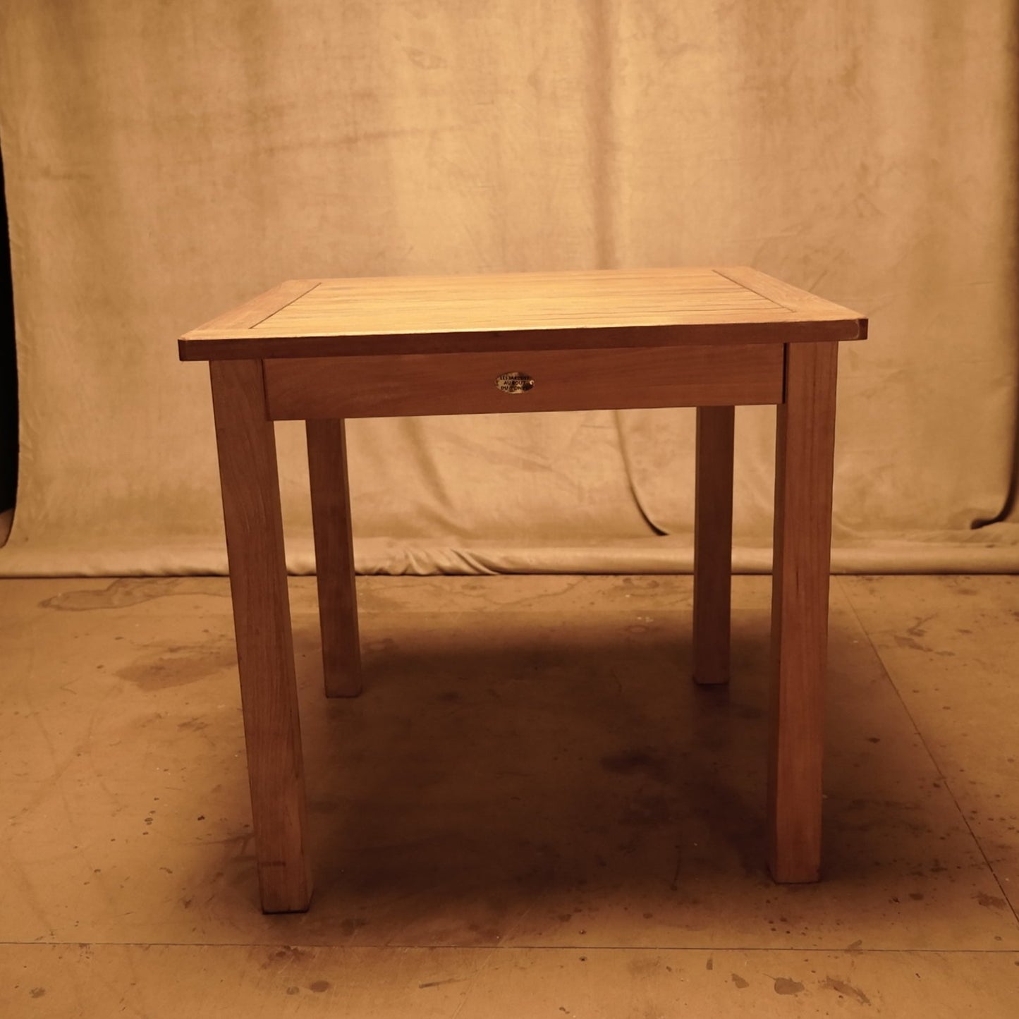 Mesa de exterior de madera 80x80 estilo rústico