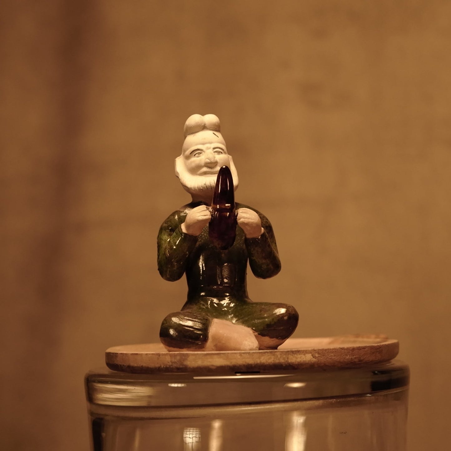 Figura de músico oriental de gres antigua
