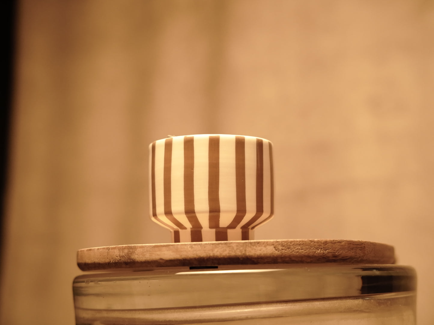 Maceta Decorativa de Dolomita con Líneas Camel - Set de 3 Tamaños - Uso en Interiores