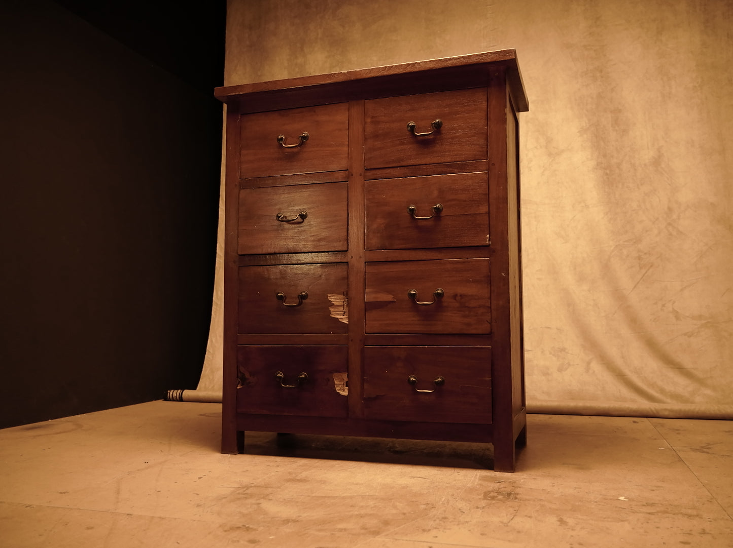 Cajonera de madera de teca estilo clásico