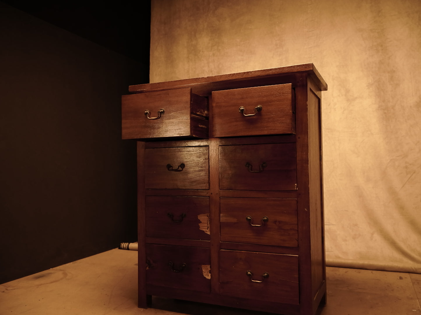 Cajonera de madera de teca estilo clásico