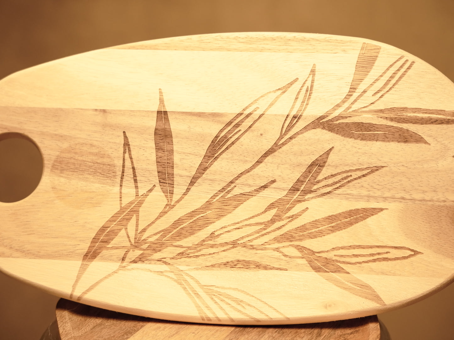 Acacia wood cutting board