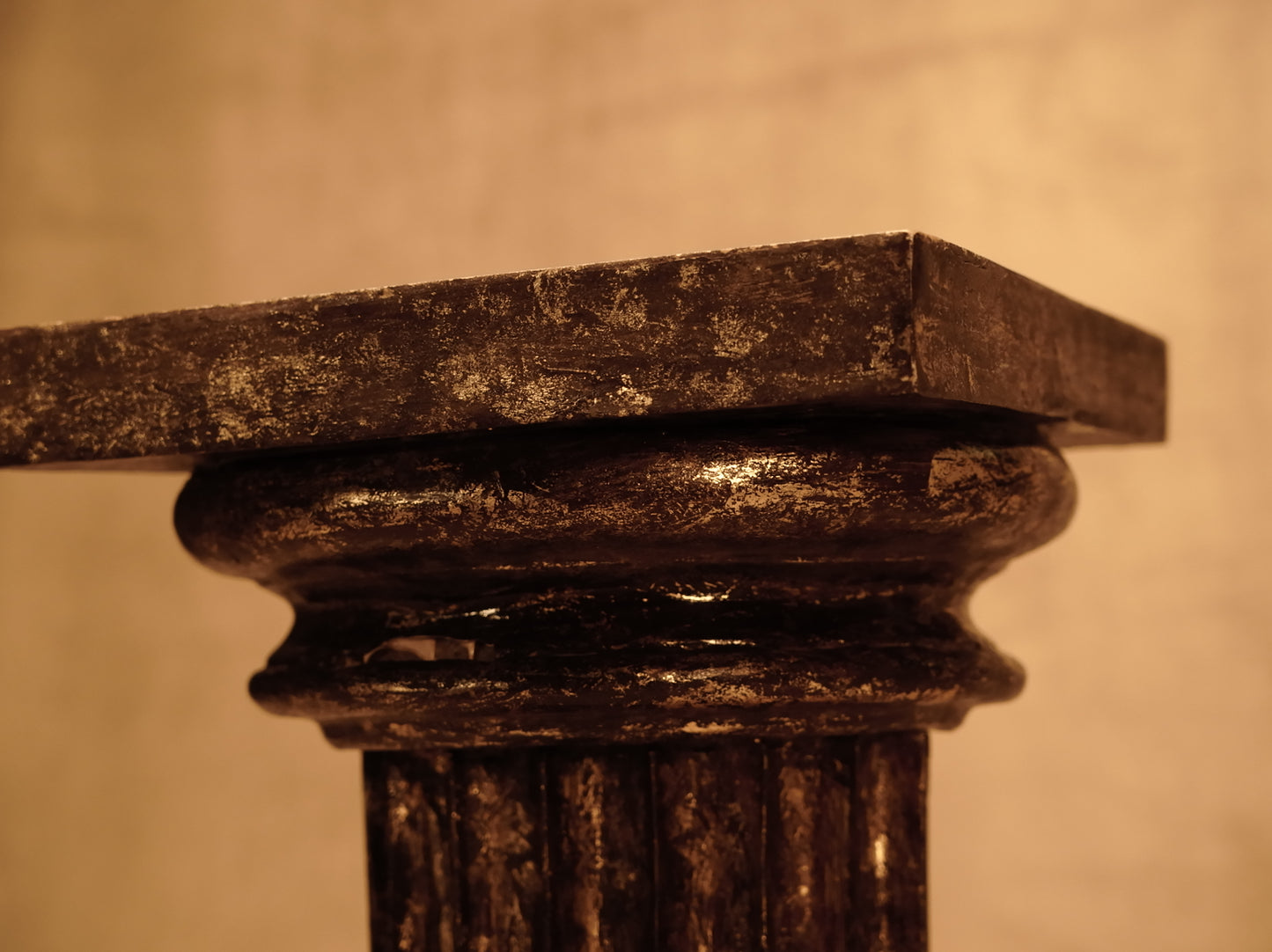 Antique gold pedestal column