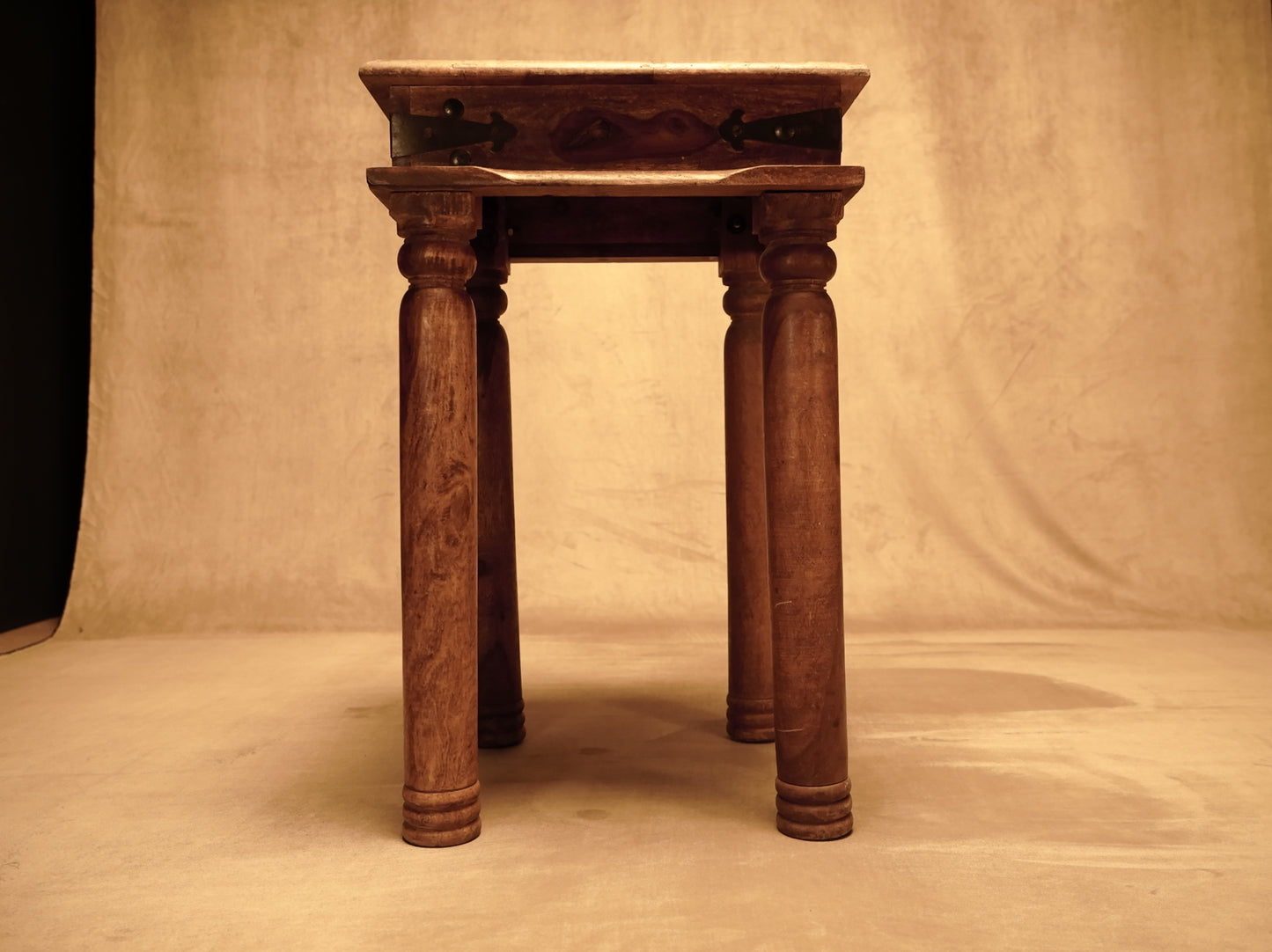 Pedestal de madera de mango estilo rústico