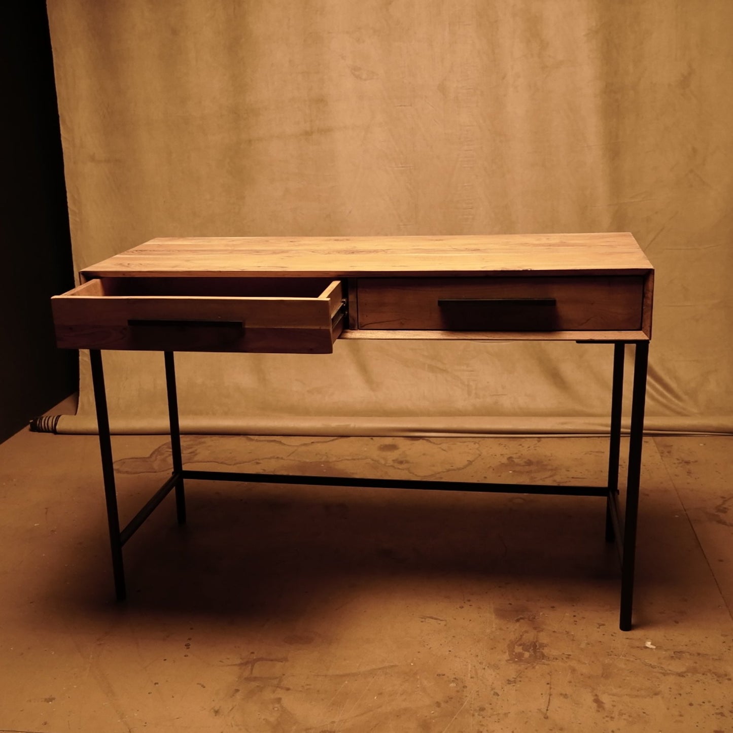 Desk table no. 70