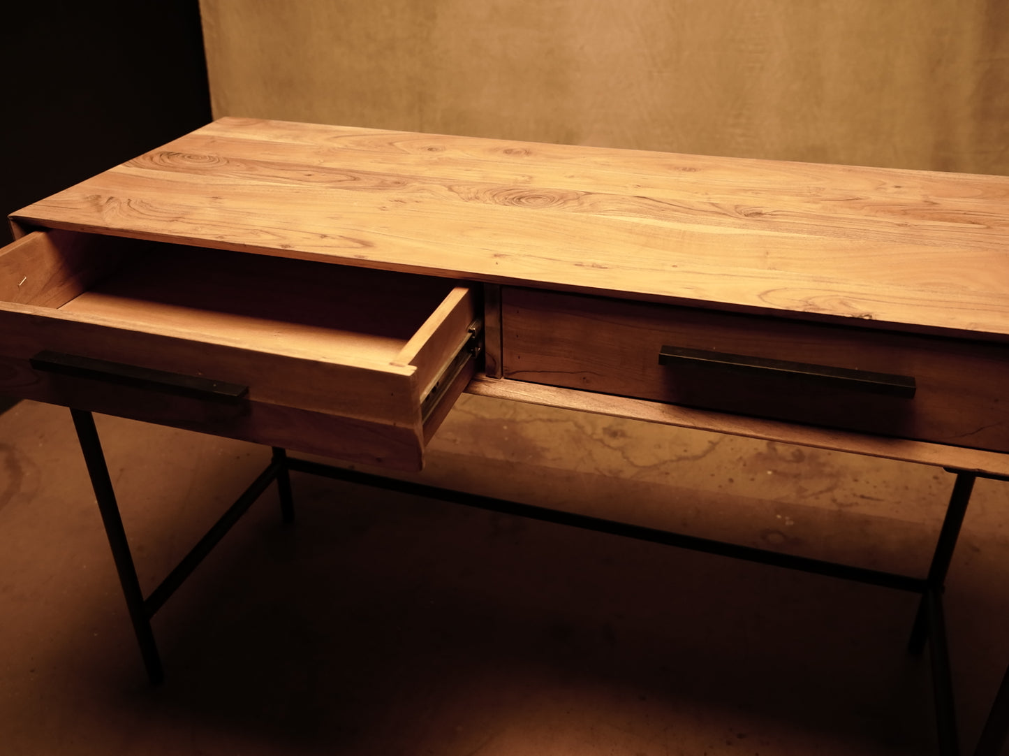Desk table no. 70