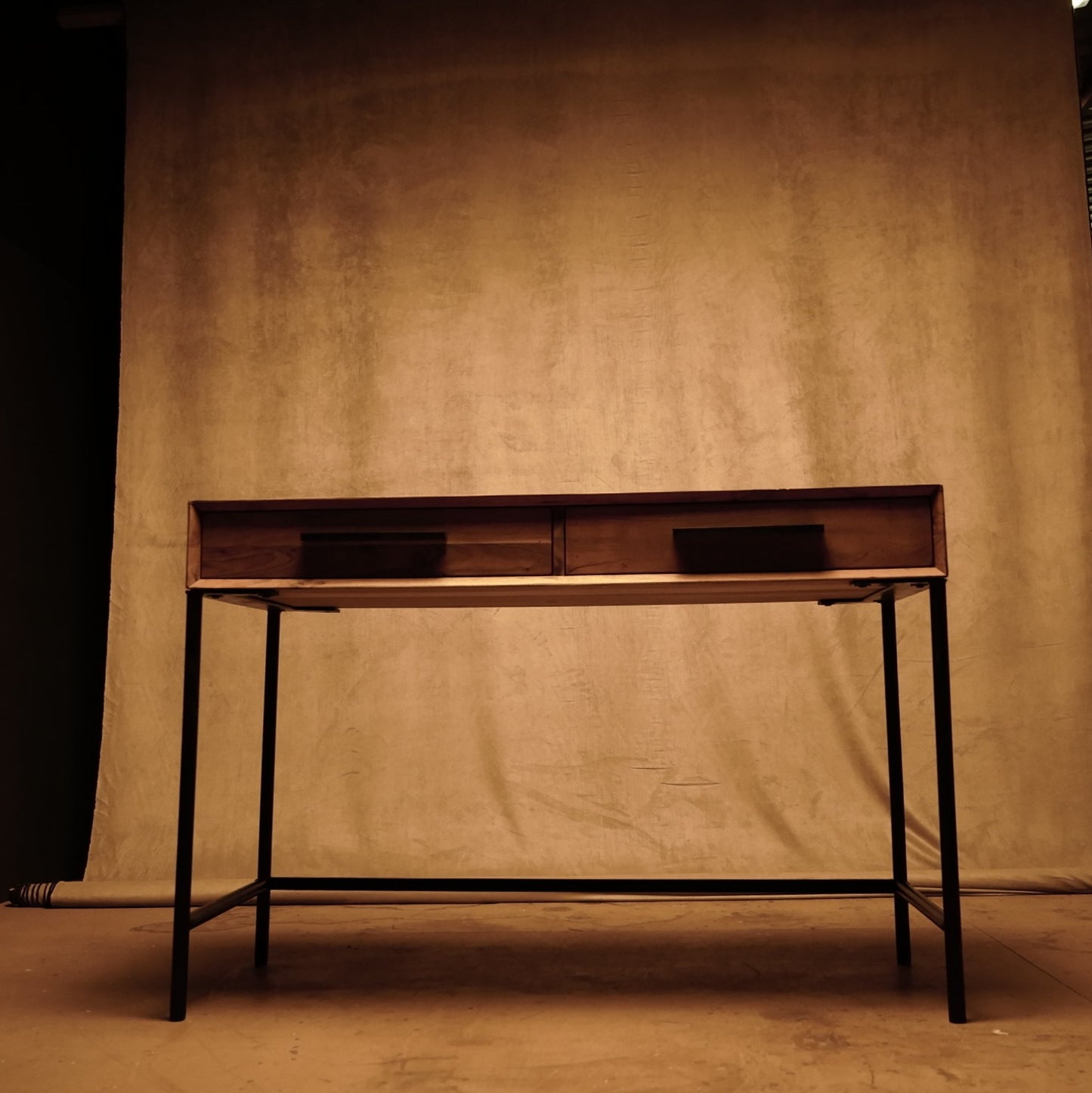 Desk table no. 70