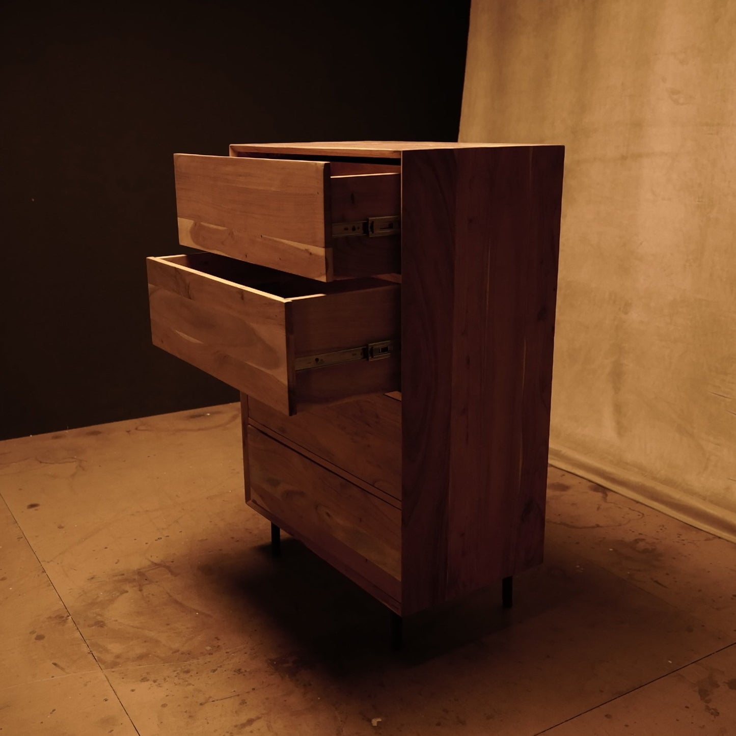Chest of drawers no. 68