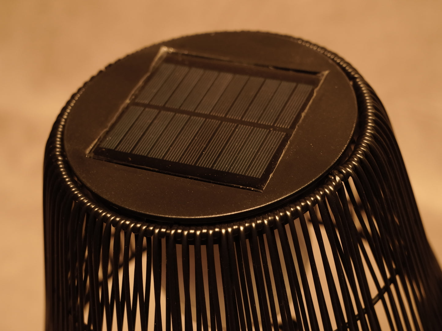 Schwarze Solar-Stehlampe für den Außenbereich