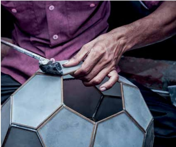 Lámpara de Techo Artesanal de Cristal y Estaño Soldado a Mano - Estilo Geométrico de 75cm