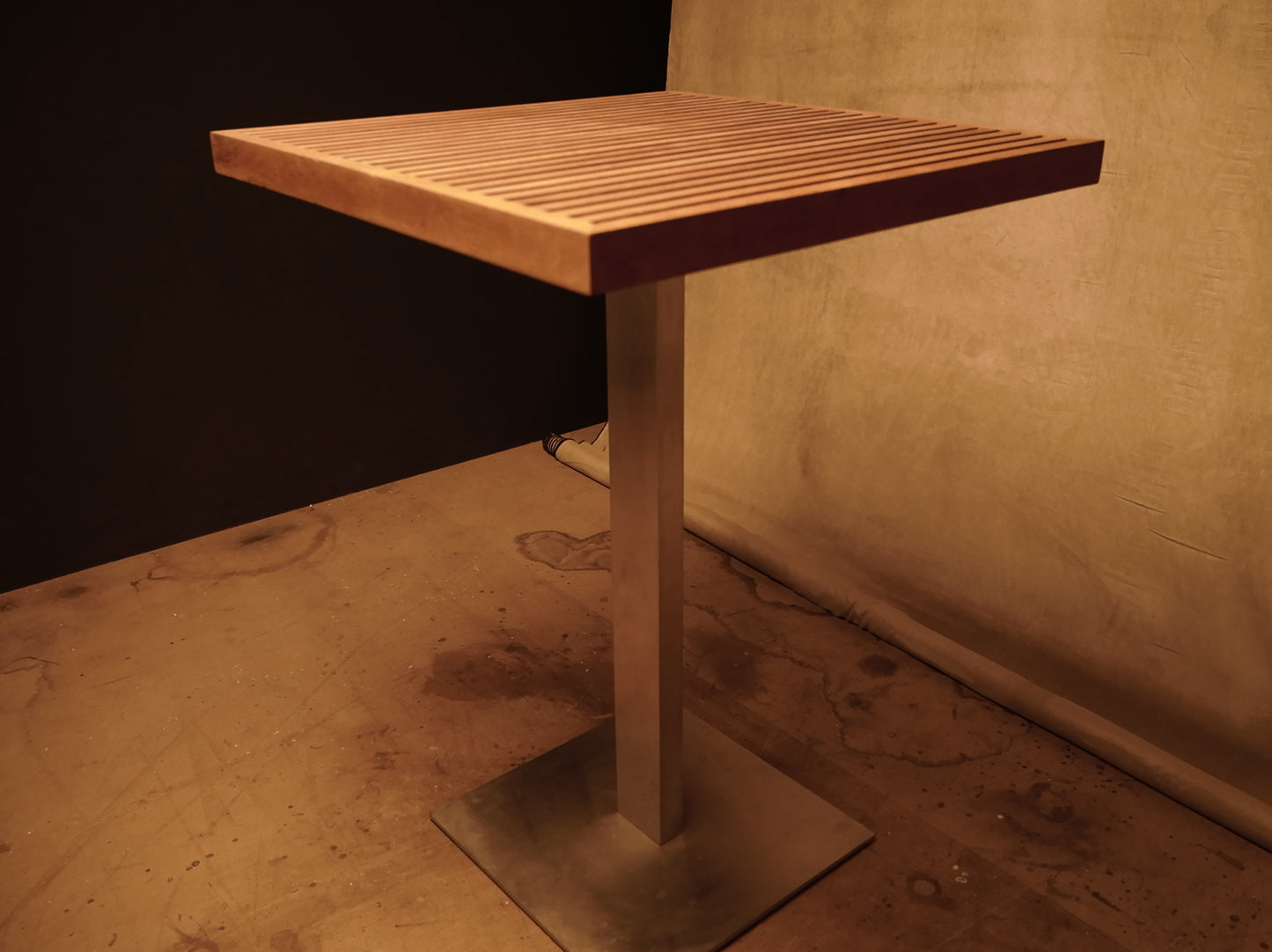 Outdoor high table made of premium teak and naval steel