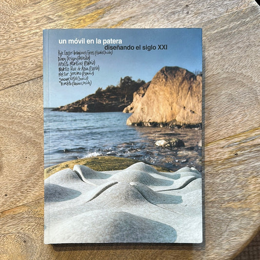UN MÓVIL EN LA PATERA. DISEÑANDO EL SIGLO XXI: UN PROJECTE DE PACO BASCUÑÁN