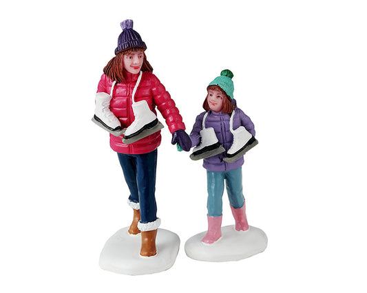 LEMAX Villa de Navidad Nuevo Hermanas Patinadoras, Set De 2 Envios a Canarias