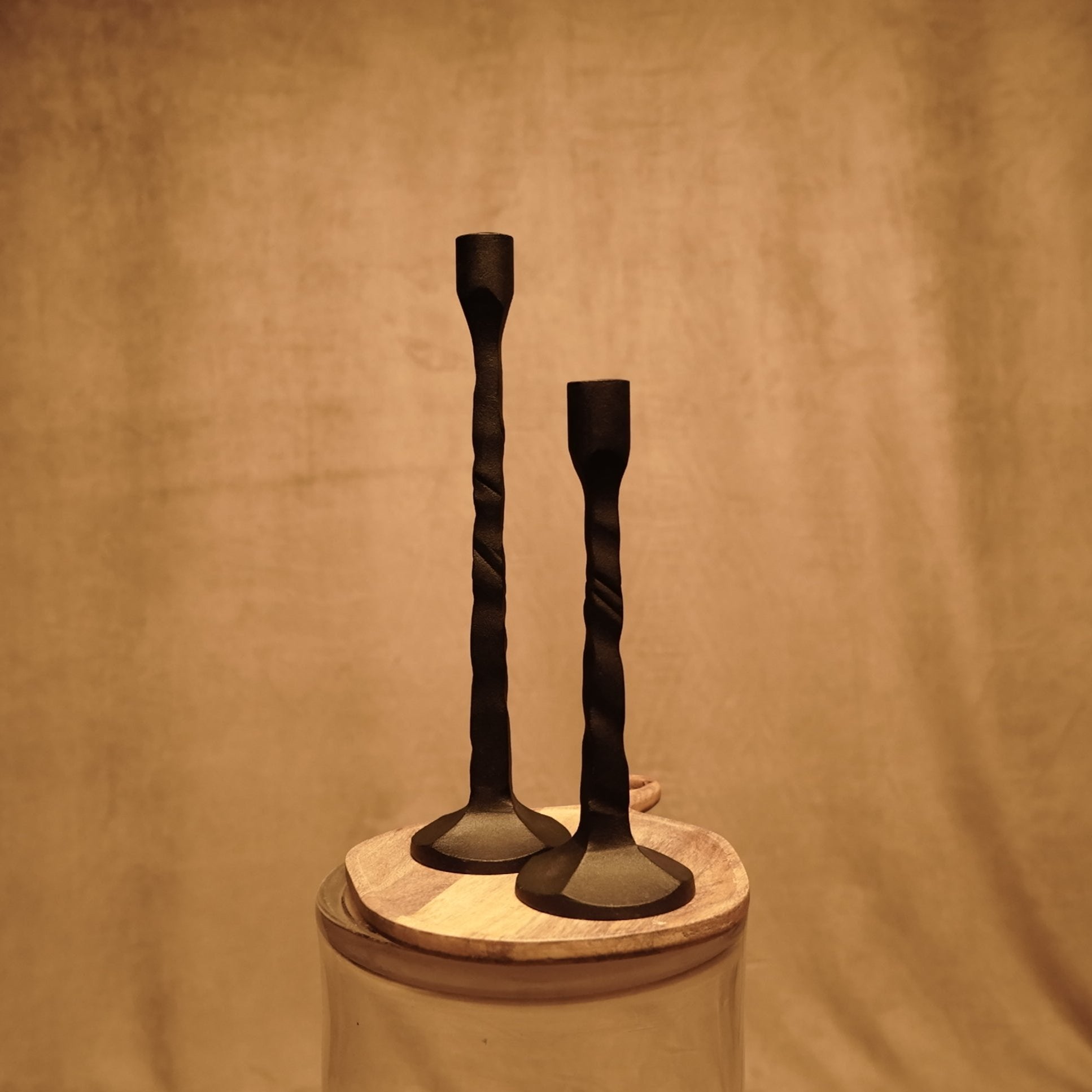 Candelabro de Metal Negro mate estilo Japandi Contemporaneo