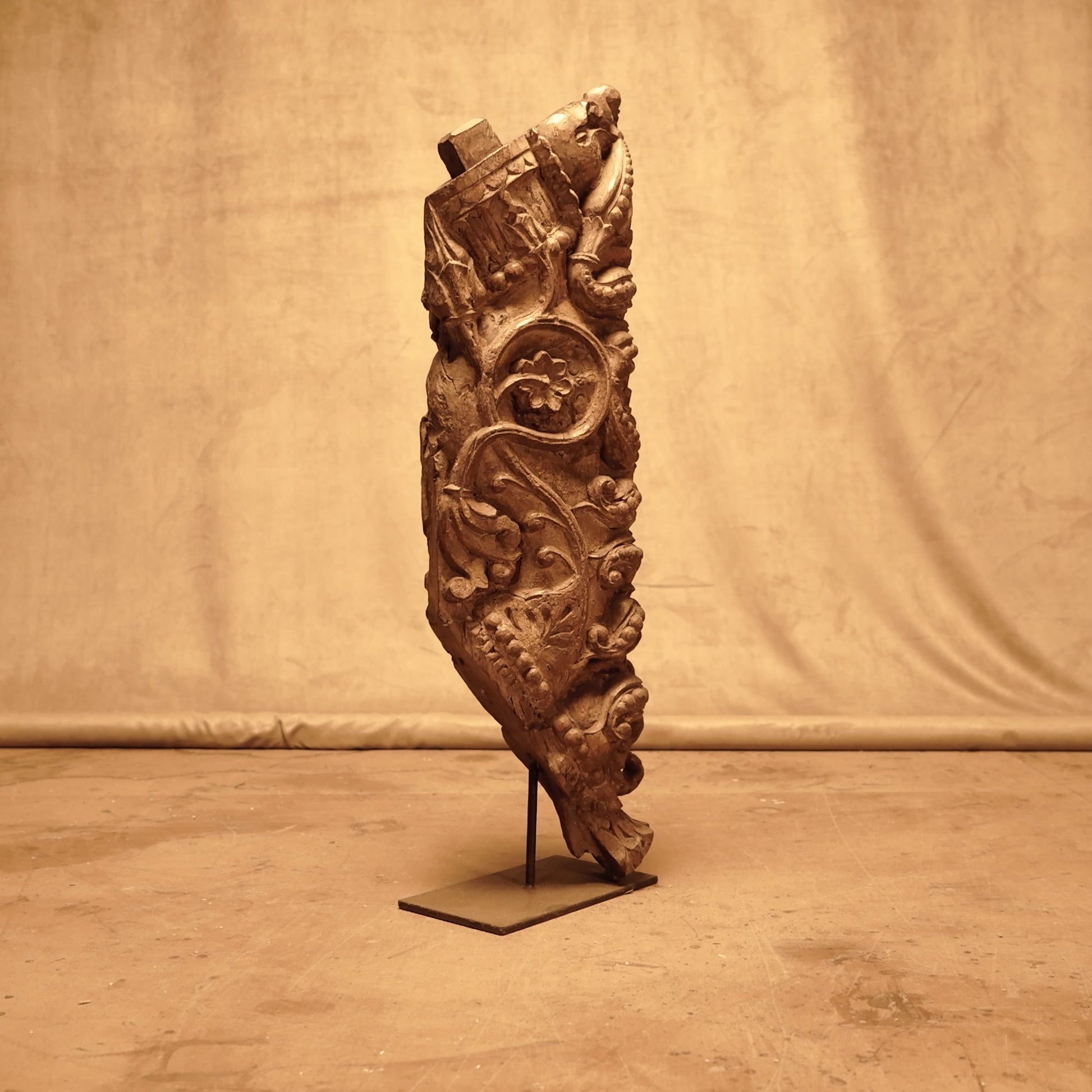 Figura Decorativa de Madera Tallada