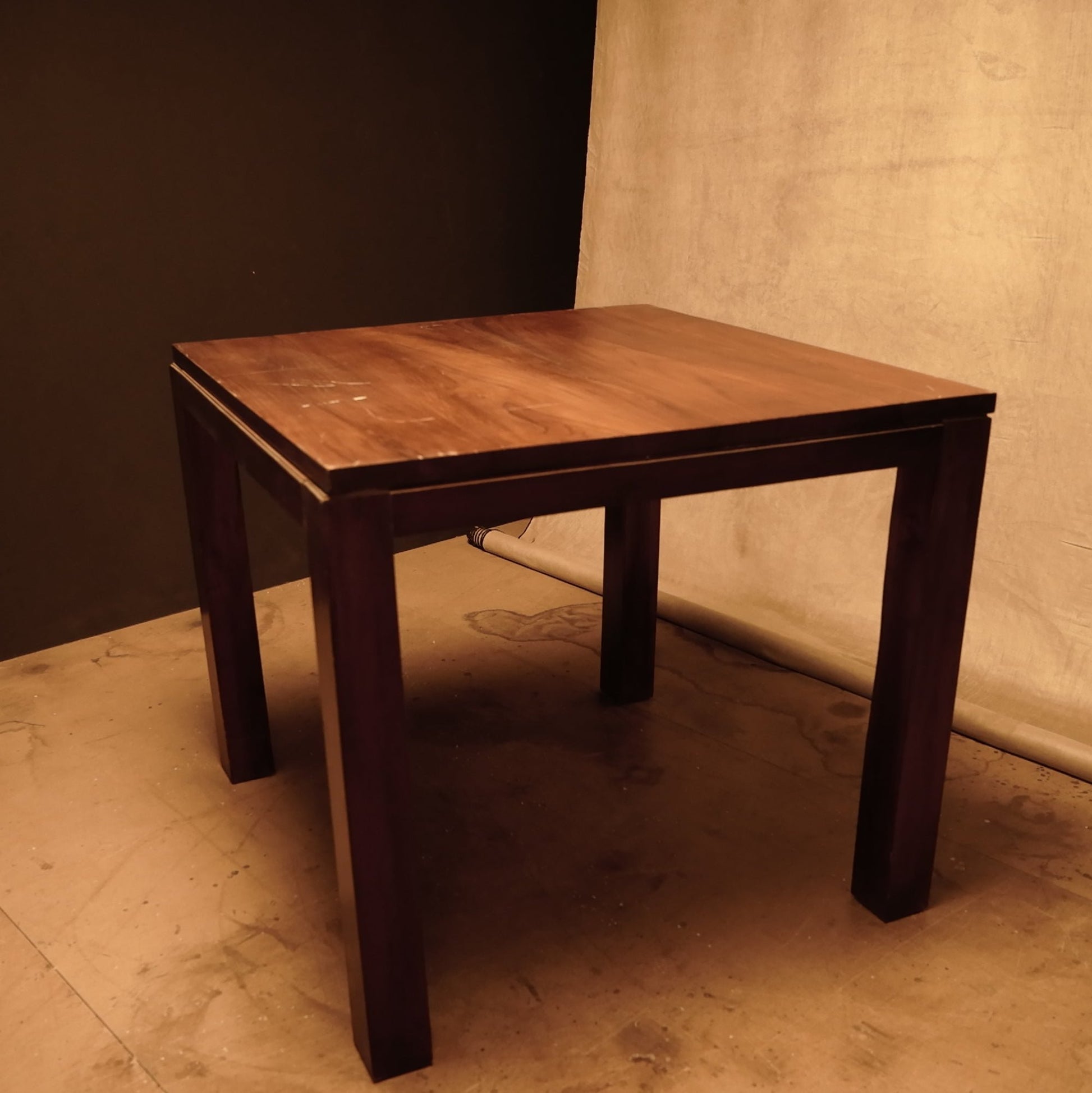 Mesa Cuadrada de Madera de Teca Estilo Minimalista