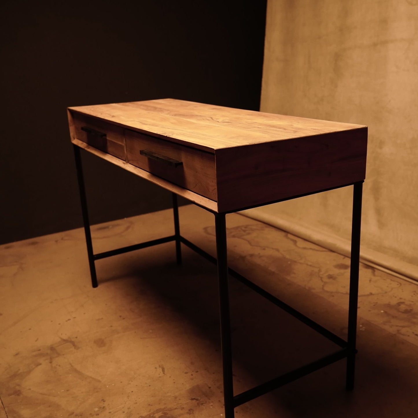 Mesa de Escritorio de Madera Maciza con Patas Metálicas, Estilo Industrial Vintage