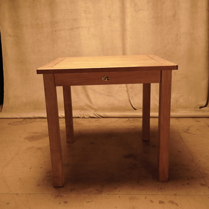 Mesa de exterior de madera 80x80 estilo rústico