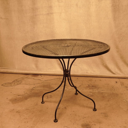 Mesa redonda de hierro forjado para exterior, estilo vintage.