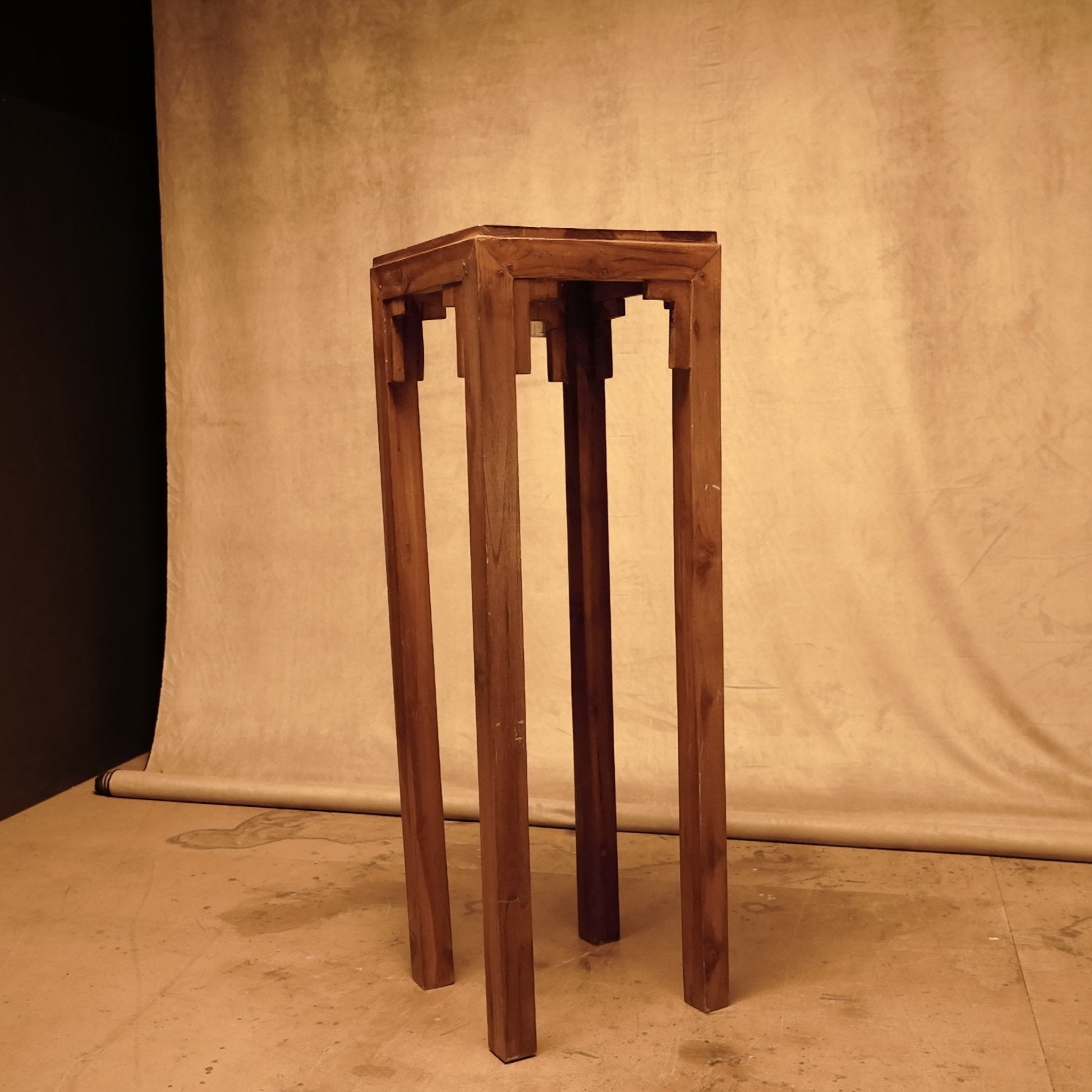  Pedestal de Madera de Teca