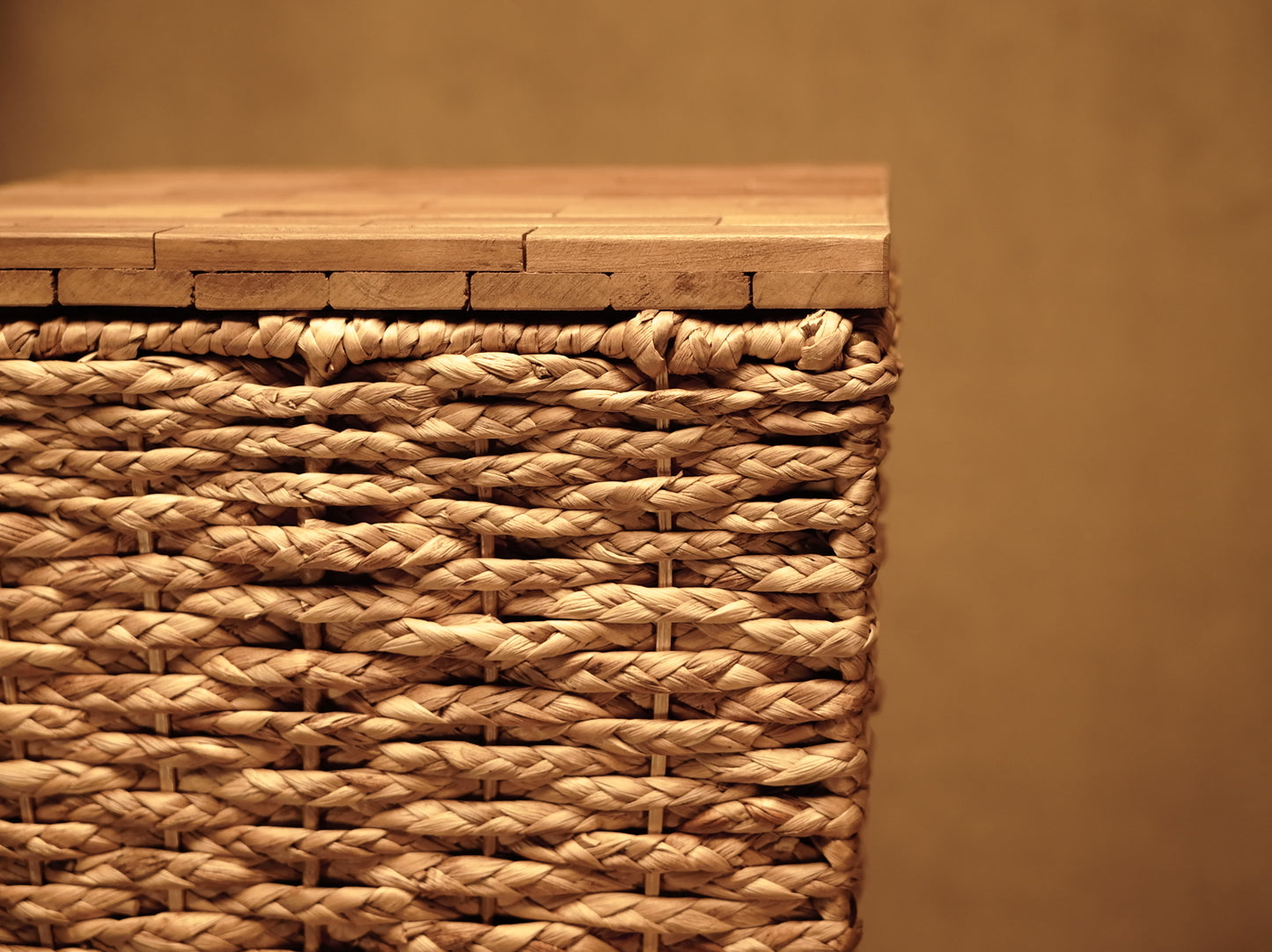 Trunk Basket with lid for clothes made of Hyacinth and Acacia, Japanese style - in 2 sizes