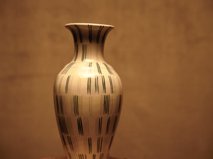 Weiße Celadon-Vase im Retro-Stil