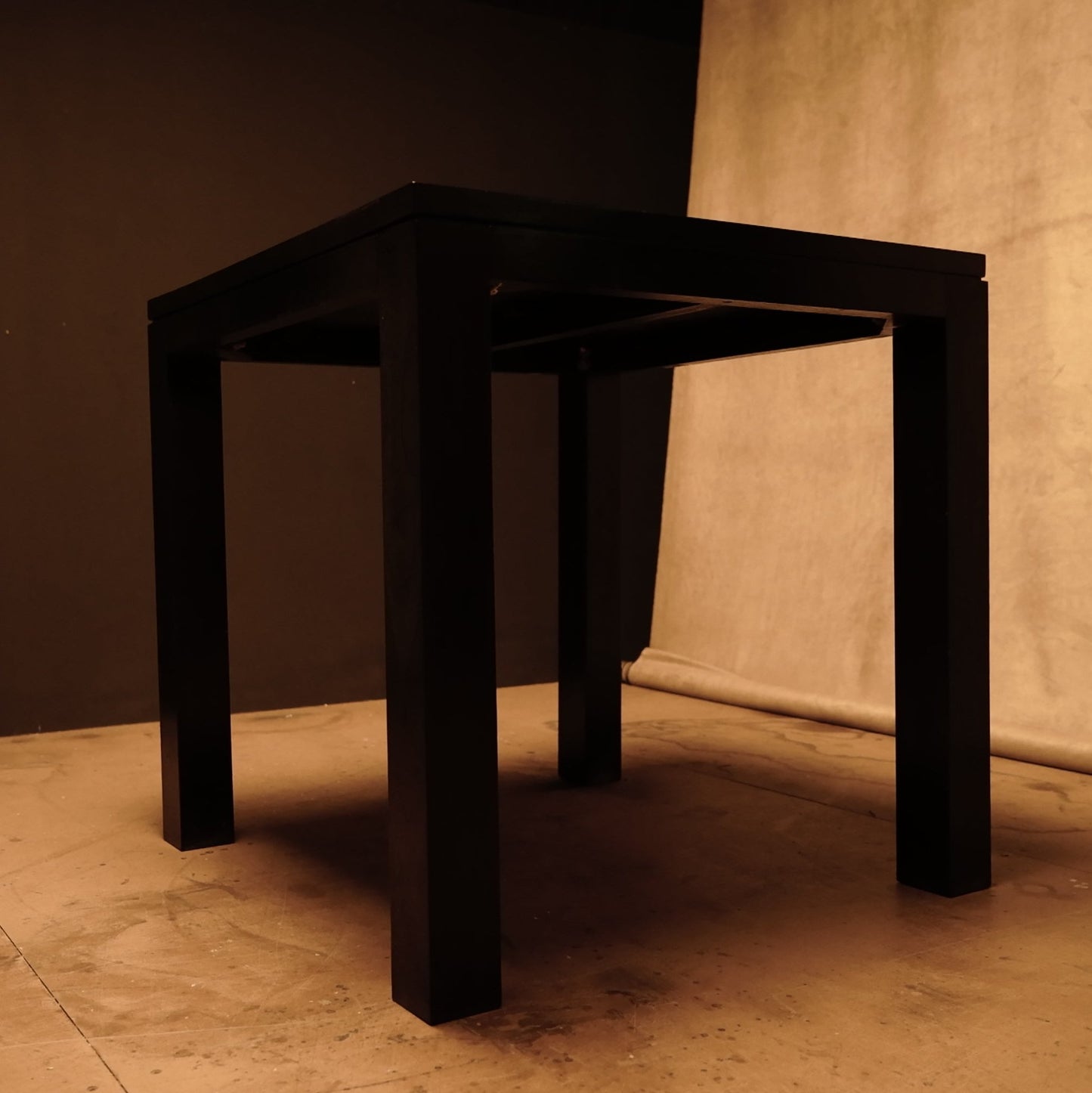 Mesa de Teca negra estilo Japandi - 90x90 cm