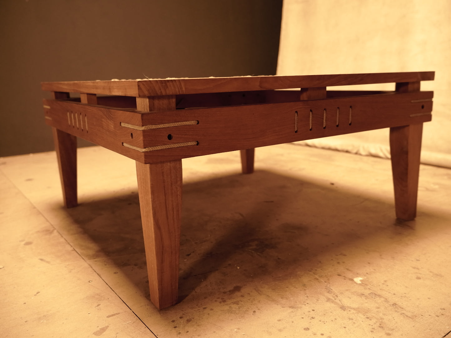 Mesa baja de madera estilo rústico 80x80